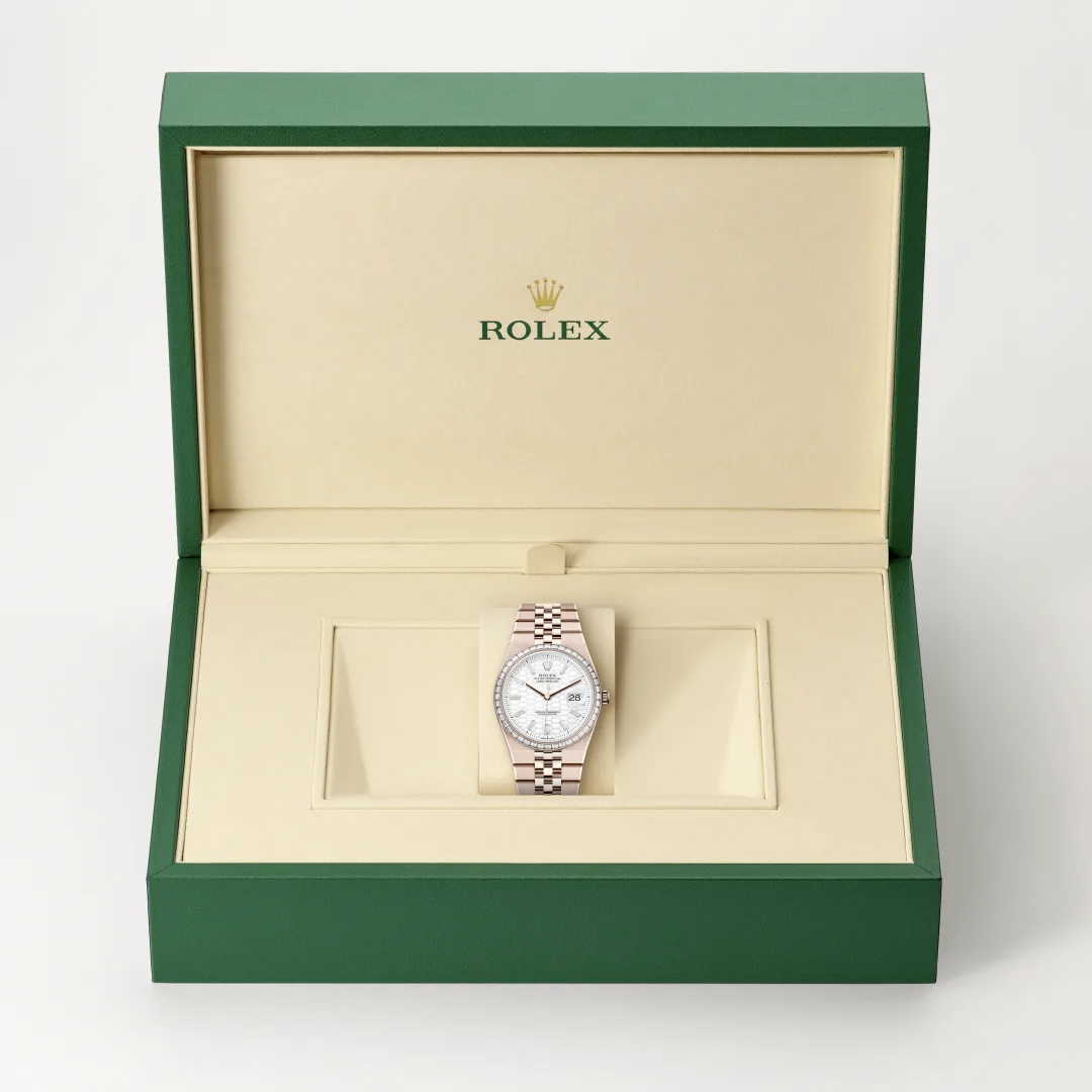 Land-Dweller 36 in , m127285tbr-0002 - Royal de Versailles