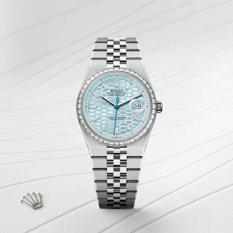 Land-Dweller 36 in , m127286tbr-0001 - Royal de Versailles