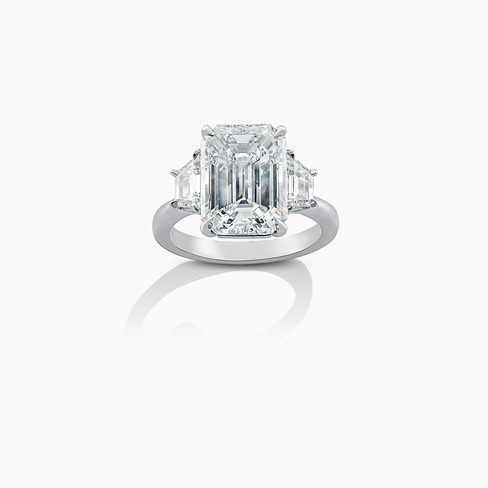 18kt White Gold Diamond Ring